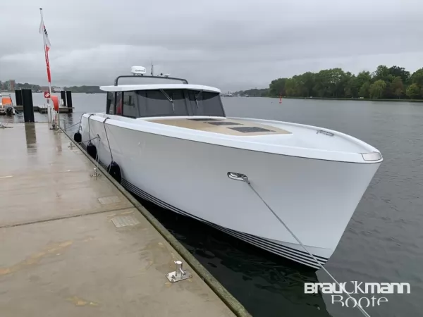 Motor yacht Stella