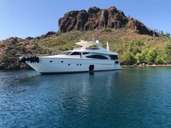 Ferretti 830