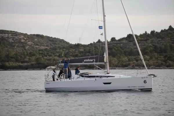 Elan E4 HELENA