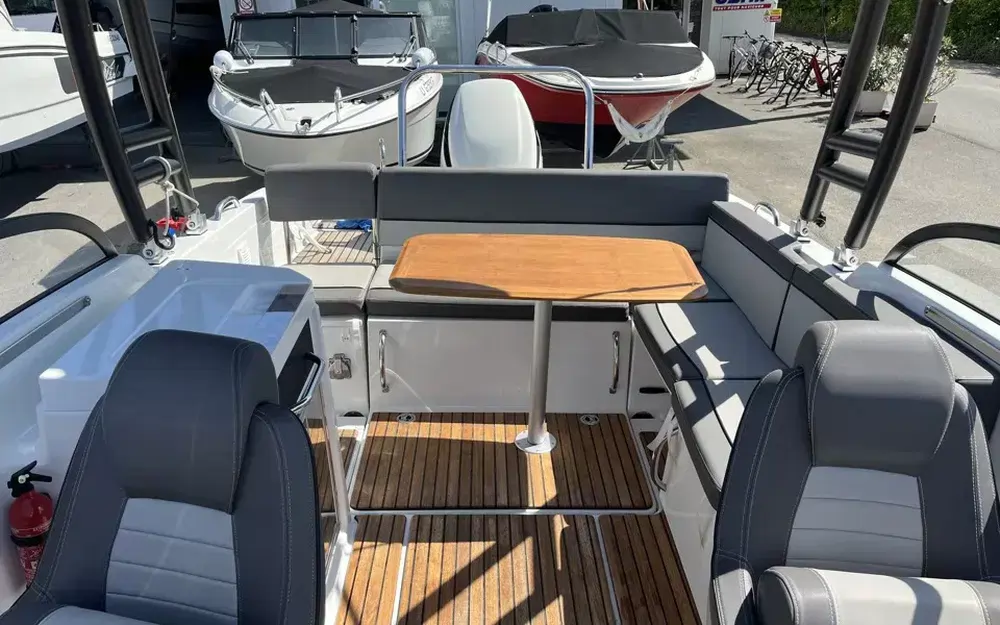 For sale Jeanneau Cap Camarat 7.5 BR occasion en vente - Leman nautic