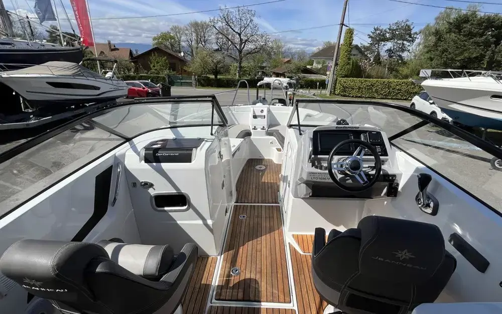 For sale Jeanneau Cap Camarat 7.5 BR occasion en vente - Leman nautic