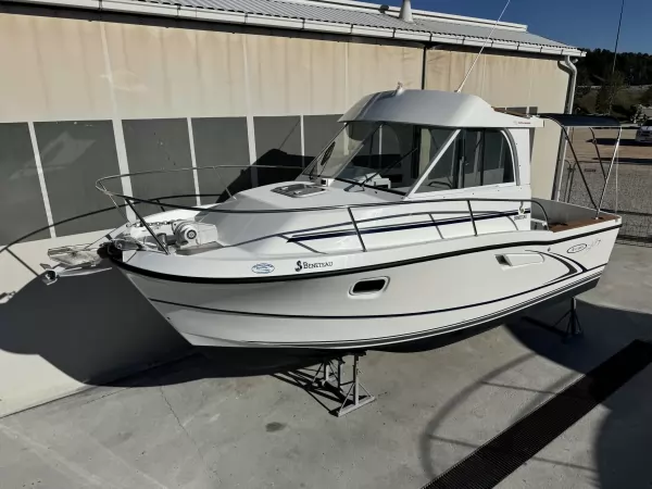 Beneteau Antares Serie 7 – Volvo 130ks