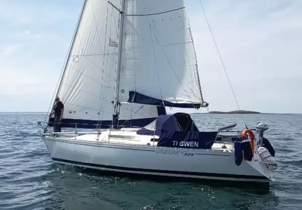 BENETEAU FIRST 325