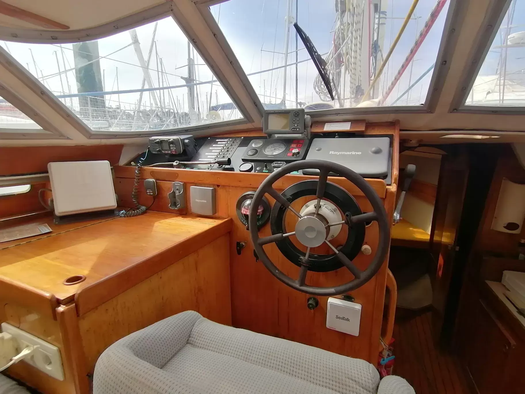 Продается JEANNEAU ESPACE 1100