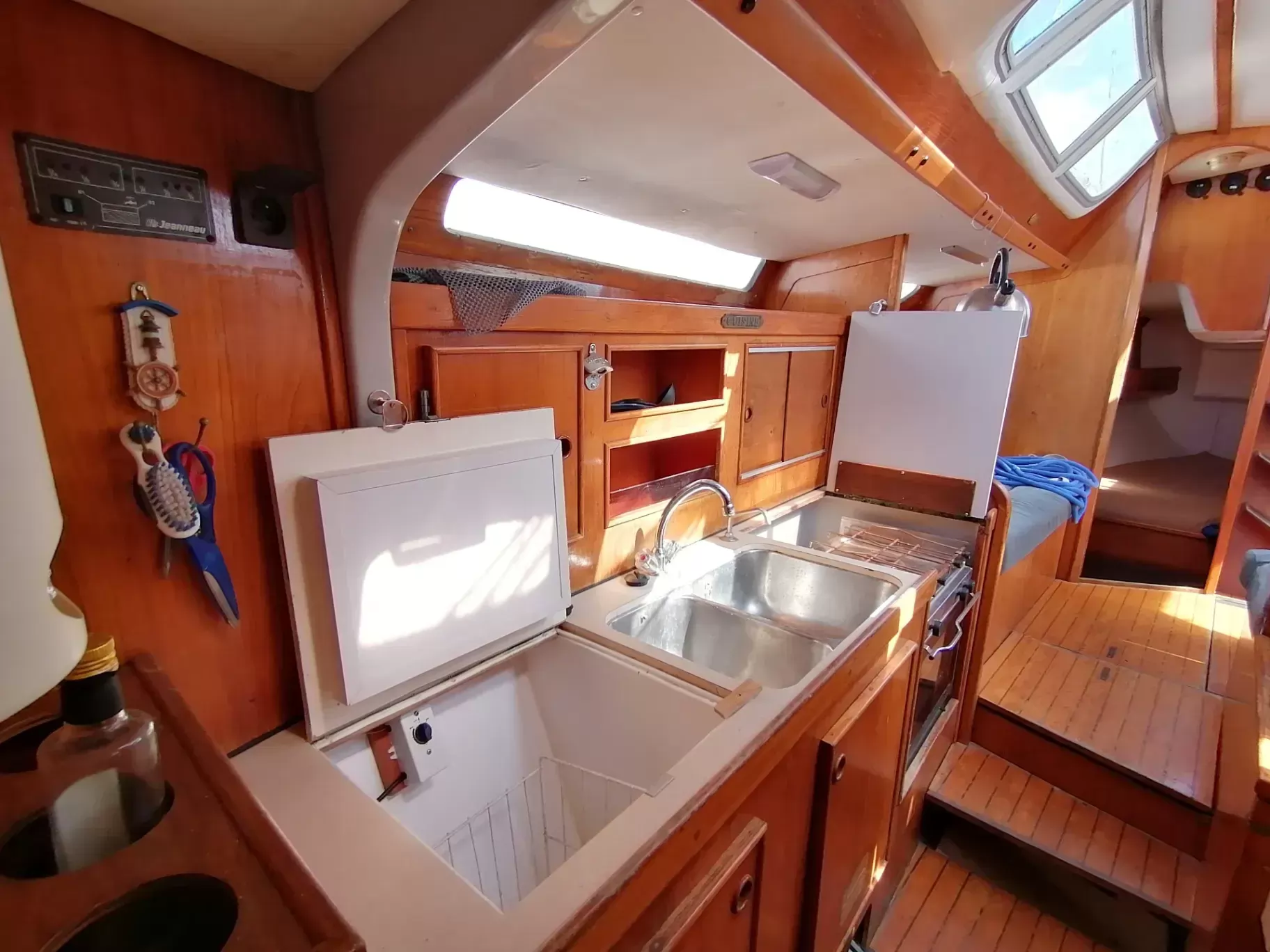 Продается JEANNEAU ESPACE 1100