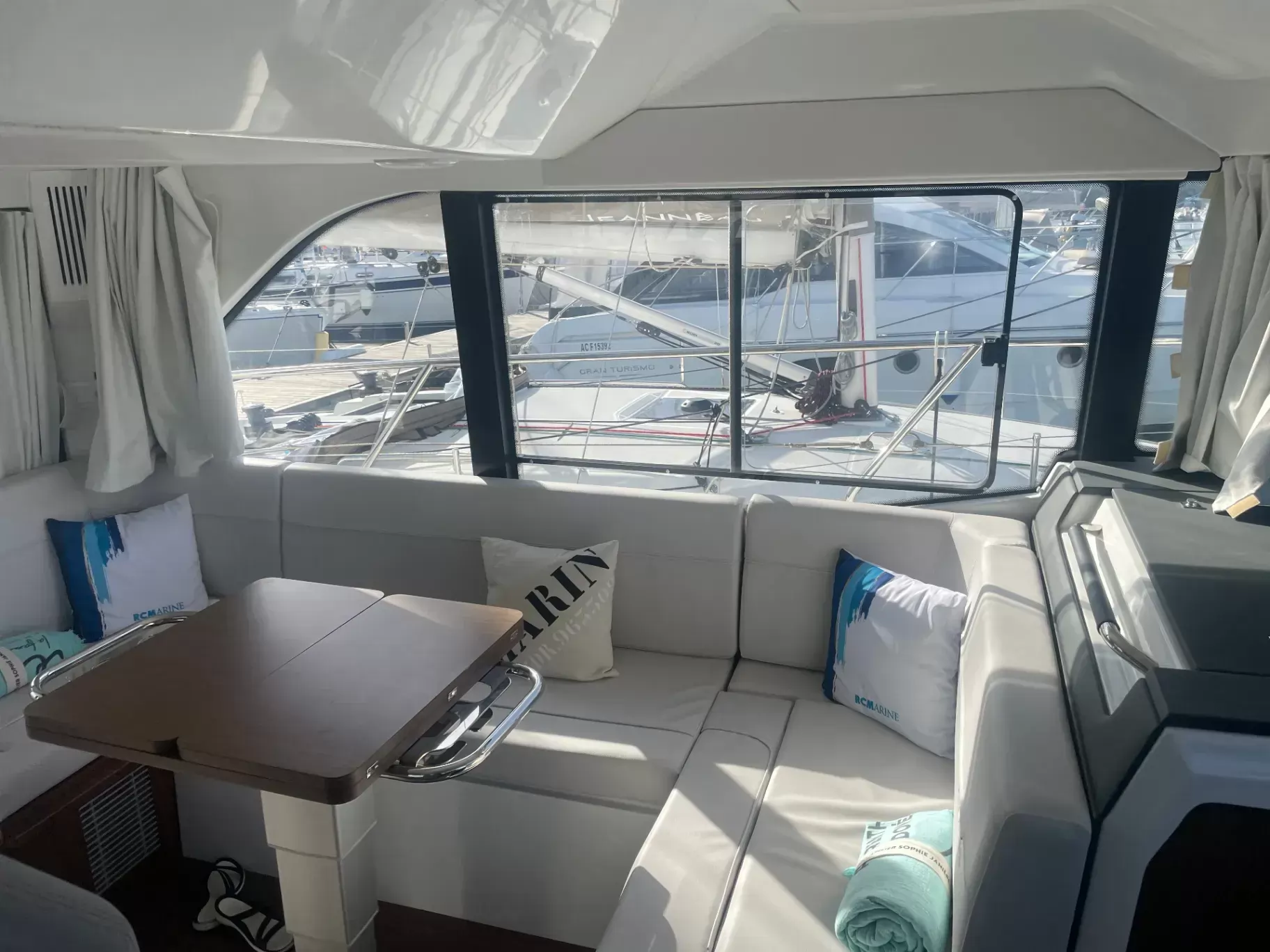 For sale BENETEAU Antares 12 Fly